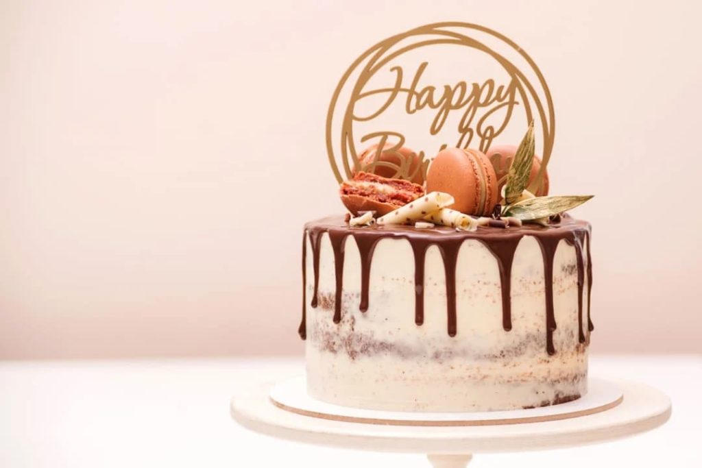 Popular Color Themes for Elegant Adult Birthday Cakes